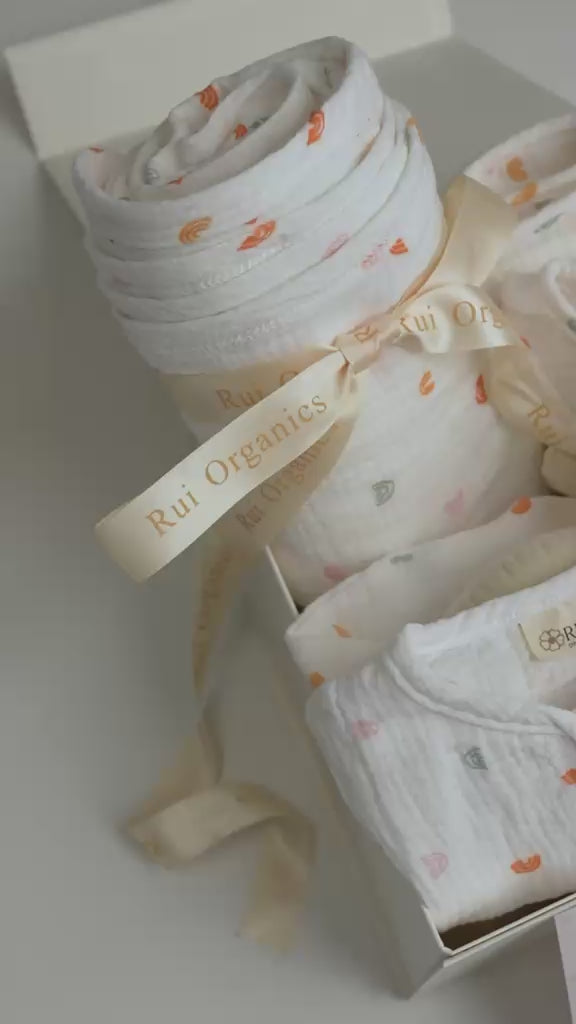 <div id="sectiontarget">Premium Baby Gift Box 🤍 | Made with 100% Cotton Muslin</div>